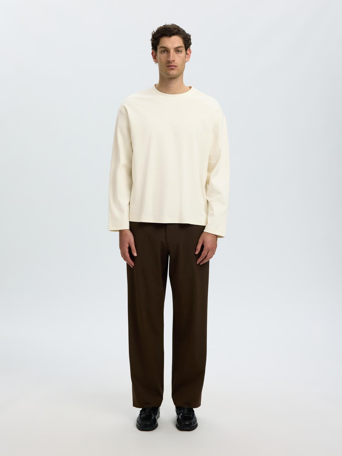 model_shot-front_full